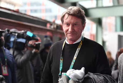 “My dad tried to kill..”: Wayne Gretzky opens up about how his father tried to stop ‘The Great One’ nickname from sticking | NHL News “My dad tried to kill..”: Wayne Gretzky opens up about how his father tried to stop ‘The Great One’ nickname from sticking | NHL News