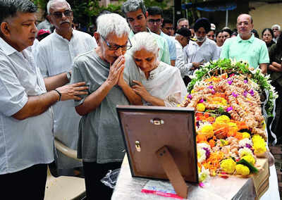 Family, friends bid farewell to Captain Sabharwal | India News Family, friends bid farewell to Captain Sabharwal | India News