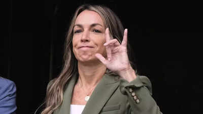 Who is Karen Read? Boston woman acquitted of murdering cop boyfriend in 2022; jury declares her not guilty Who is Karen Read? Boston woman acquitted of murdering cop boyfriend in 2022; jury declares her not guilty