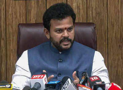 Air India crash aftermath: Aviation minister Ram Mohan Naidu holds meeting with airlines, airport officials – Key points Air India crash aftermath: Aviation minister Ram Mohan Naidu holds meeting with airlines, airport officials – Key points