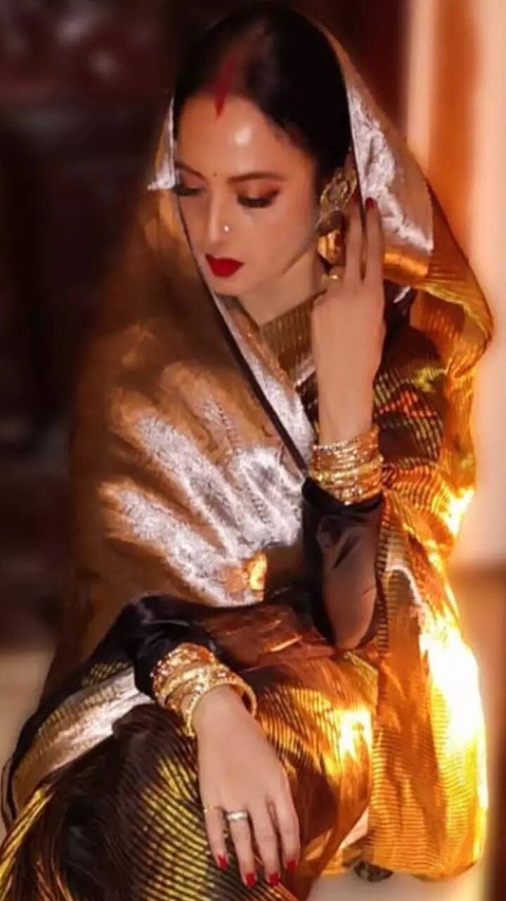 Saree queen Rekha shines in Kora gold Banarasi Saree queen Rekha shines in Kora gold Banarasi