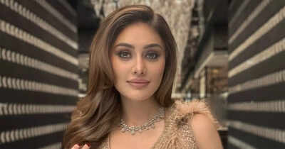 Shefali Jariwala dies of cardiac arrest at 42: 5 warning signs of sudden cardiac arrest that should never be ignored Shefali Jariwala dies of cardiac arrest at 42: 5 warning signs of sudden cardiac arrest that should never be ignored