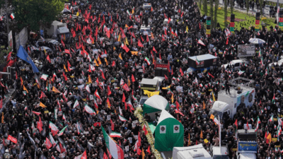 Iran buries top military commanders killed in Israel war; thousands join in ‘historic’ funeral – Video Iran buries top military commanders killed in Israel war; thousands join in ‘historic’ funeral – Video