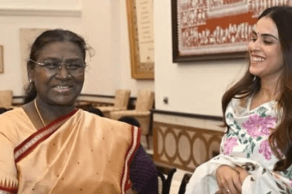 Genelia Deshmukh Poses With President Droupadi Murmu During ‘Sitaare Zameen Par’ Special Screening | People News Genelia Deshmukh Poses With President Droupadi Murmu During ‘Sitaare Zameen Par’ Special Screening | People News