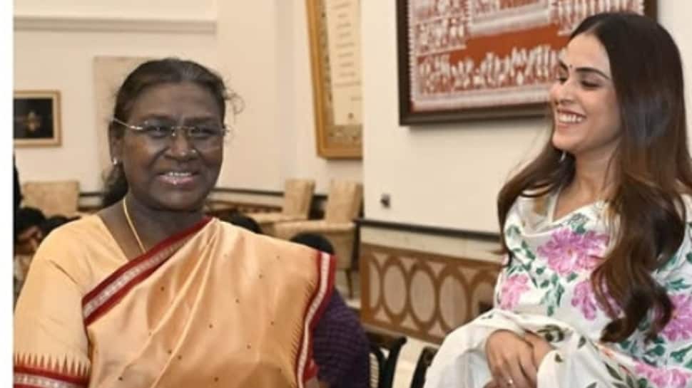 Genelia Deshmukh Poses With President Droupadi Murmu During ‘Sitaare Zameen Par’ Special Screening | People News Genelia Deshmukh Poses With President Droupadi Murmu During ‘Sitaare Zameen Par’ Special Screening | People News