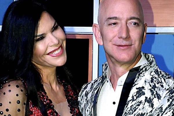 Netizens Badly Roast Jeff Bezos-Lauren Sanchez’s Wedding Invite –Here’s Why | Economy News Netizens Badly Roast Jeff Bezos-Lauren Sanchez’s Wedding Invite –Here’s Why | Economy News