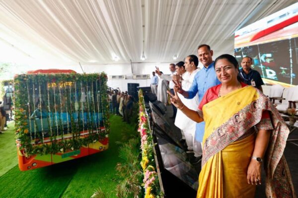 Delhi CM Gupta Inaugurates New DTC Depot In Narela; Flags Off 105 Electric DEVI Buses | Mobility News Delhi CM Gupta Inaugurates New DTC Depot In Narela; Flags Off 105 Electric DEVI Buses | Mobility News