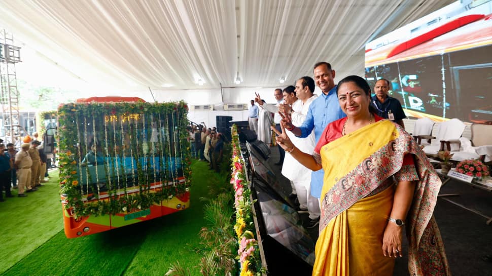 Delhi CM Gupta Inaugurates New DTC Depot In Narela; Flags Off 105 Electric DEVI Buses | Mobility News Delhi CM Gupta Inaugurates New DTC Depot In Narela; Flags Off 105 Electric DEVI Buses | Mobility News