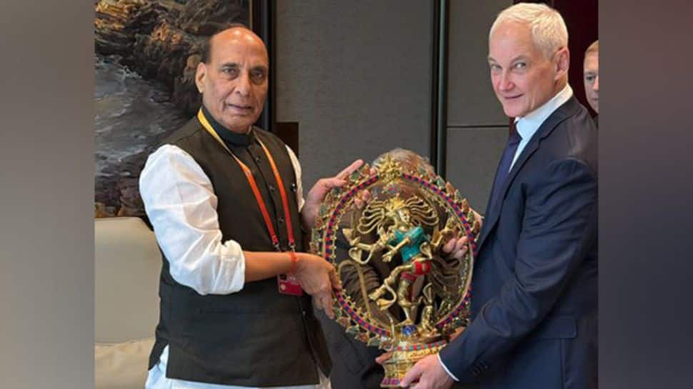 India Discusses Supply Of S-400 Systems, Su-30 MKI Upgrades With Russia | World News India Discusses Supply Of S-400 Systems, Su-30 MKI Upgrades With Russia | World News