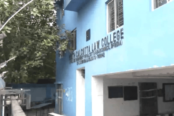 Kolkata Gangrape Case: 3 Arrested, Political Row Erupts | What We Know So Far? | India News Kolkata Gangrape Case: 3 Arrested, Political Row Erupts | What We Know So Far? | India News