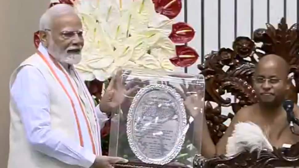 PM Modi Conferred With ‘Dharma Chakravarti’ Title At Centenary Celebrations Of Acharya Shri 108 Vidyanand Ji Maharaj | India News PM Modi Conferred With ‘Dharma Chakravarti’ Title At Centenary Celebrations Of Acharya Shri 108 Vidyanand Ji Maharaj | India News