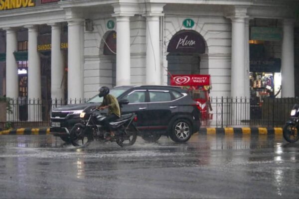 Delhi-NCR Receives Heavy Rains & Strong Winds; IMD Issues Orange, Yellow Alerts Across Region | VIDEO | India News Delhi-NCR Receives Heavy Rains & Strong Winds; IMD Issues Orange, Yellow Alerts Across Region | VIDEO | India News