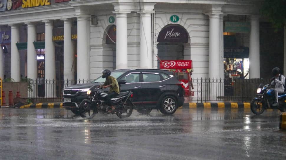 Delhi-NCR Receives Heavy Rains & Strong Winds; IMD Issues Orange, Yellow Alerts Across Region | VIDEO | India News Delhi-NCR Receives Heavy Rains & Strong Winds; IMD Issues Orange, Yellow Alerts Across Region | VIDEO | India News