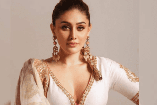 Shefali Jariwala Laid To Rest At Oshiwara Crematorium; Investigation Underway In Sudden Demise | People News Shefali Jariwala Laid To Rest At Oshiwara Crematorium; Investigation Underway In Sudden Demise | People News