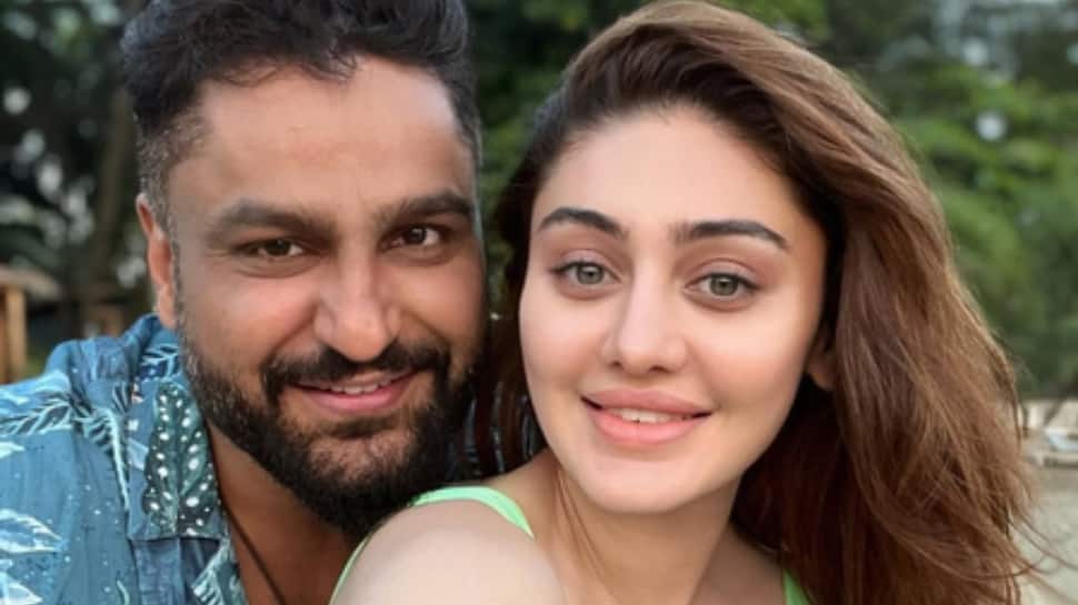 Shefali Jariwala’s Last Rites: Husband Parag Tyagi Performs Rituals With Tearful Eyes, Appeals For Privacy | People News Shefali Jariwala’s Last Rites: Husband Parag Tyagi Performs Rituals With Tearful Eyes, Appeals For Privacy | People News