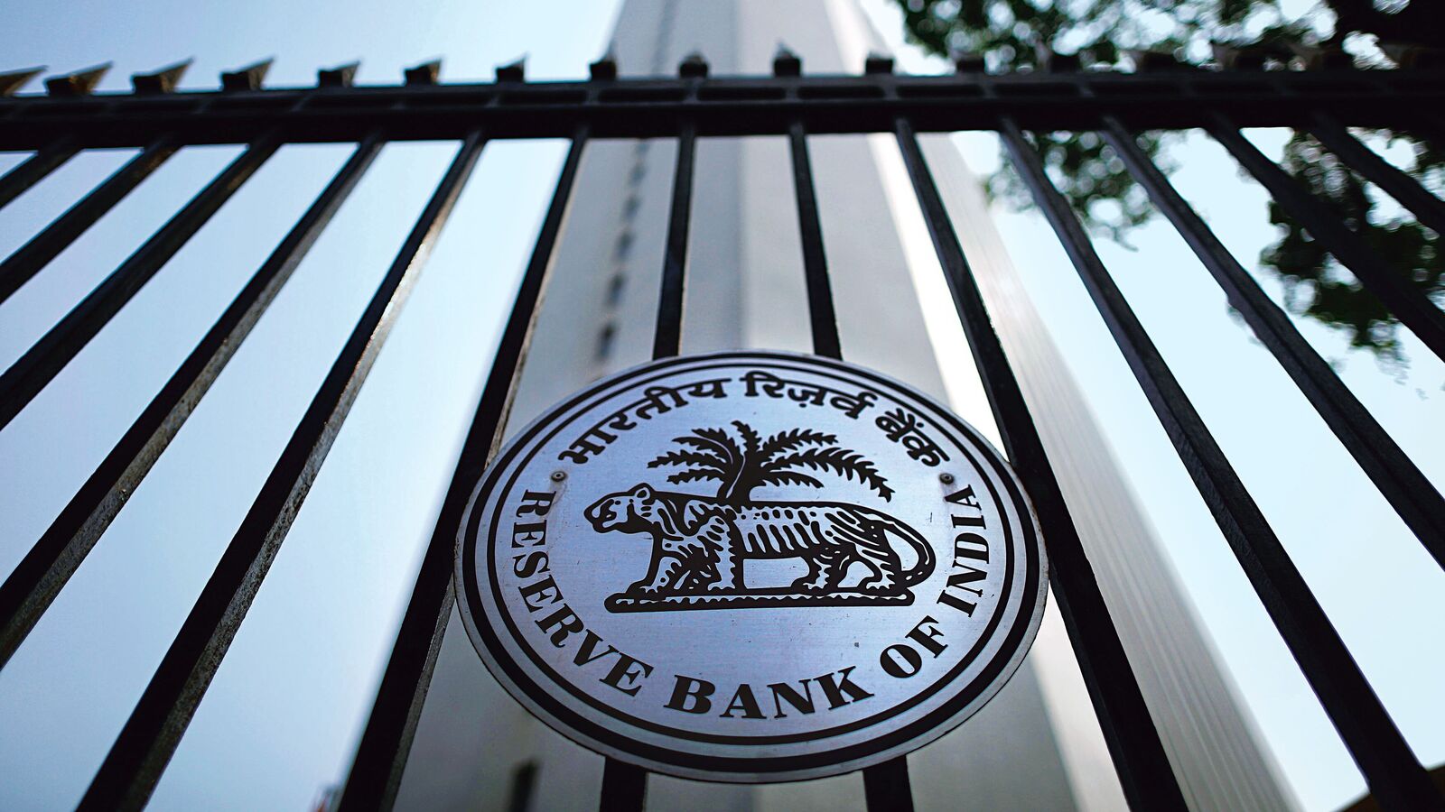 RBI’s rate cut may not bring immediate EMI relief for all borrowers RBI’s rate cut may not bring immediate EMI relief for all borrowers
