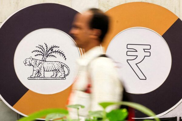 Rupee falls 14 paise in early trade