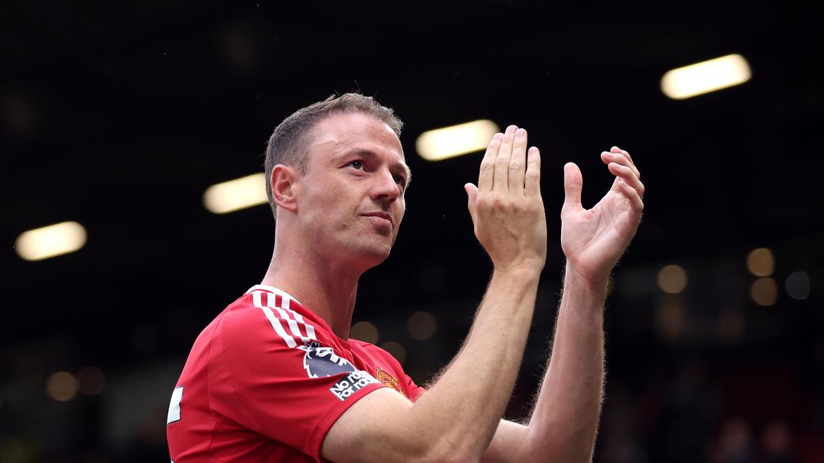 Jonny Evans extends Manchester United stay in youth development role – reports Jonny Evans extends Manchester United stay in youth development role – reports