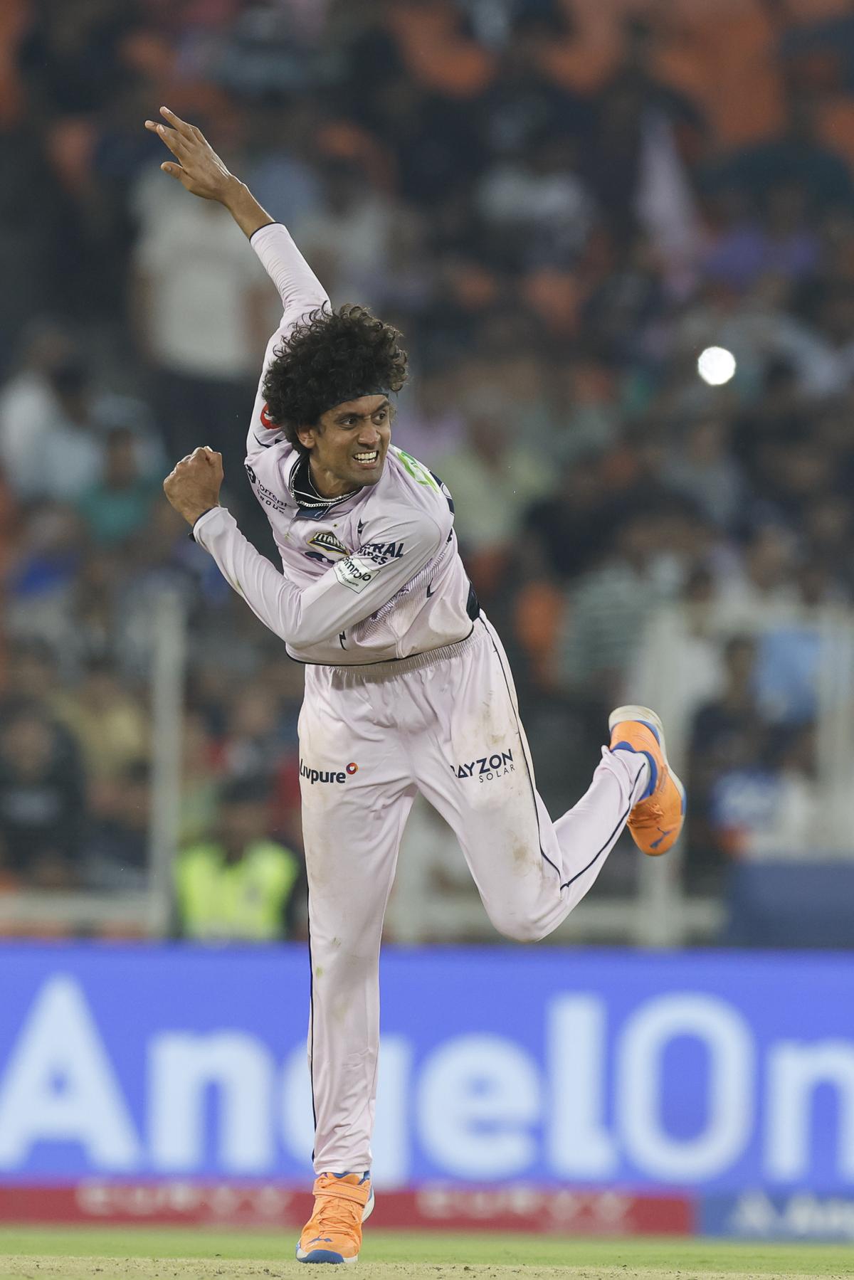 R. Sai Kishore discusses his breakthrough IPL season, finger-spinners in T20 cricket, competition for Indian team spots and more. R. Sai Kishore discusses his breakthrough IPL season, finger-spinners in T20 cricket, competition for Indian team spots and more.