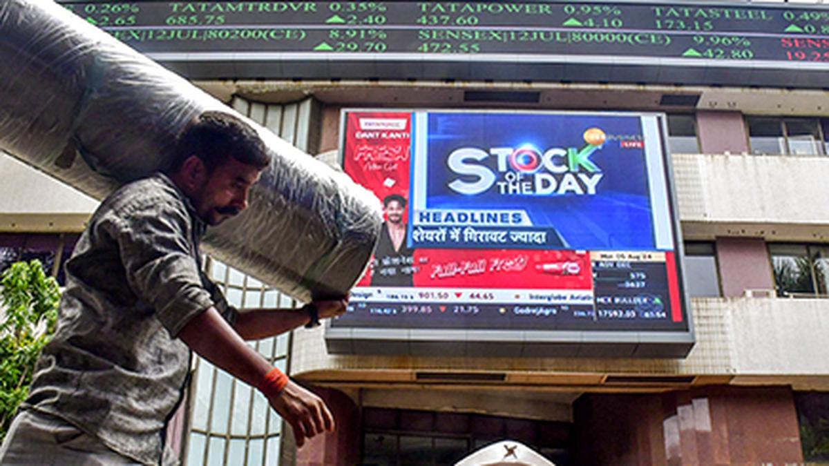Sensex declines 219 points in early trade Sensex declines 219 points in early trade