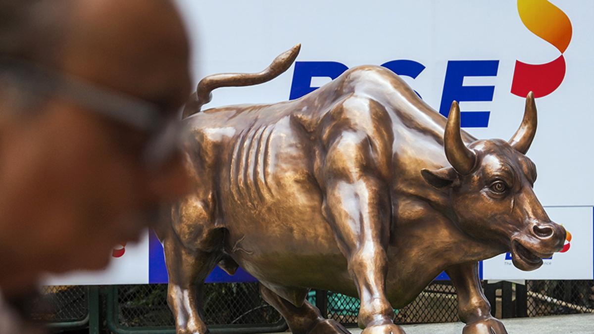 Markets extend winning run to 4th day on fresh foreign fund inflows; Sensex gains 300 points Markets extend winning run to 4th day on fresh foreign fund inflows; Sensex gains 300 points