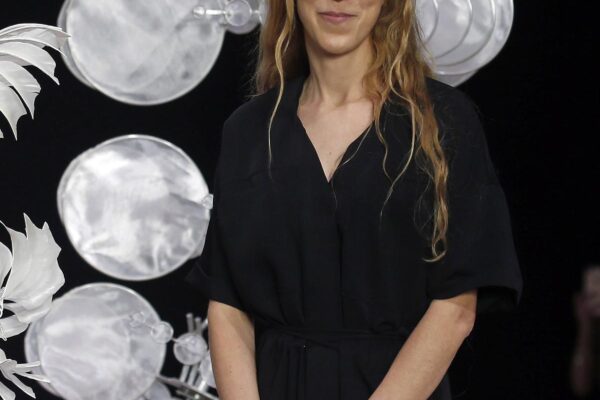 Iris van Herpen | Inside a hybrid mind Iris van Herpen | Inside a hybrid mind