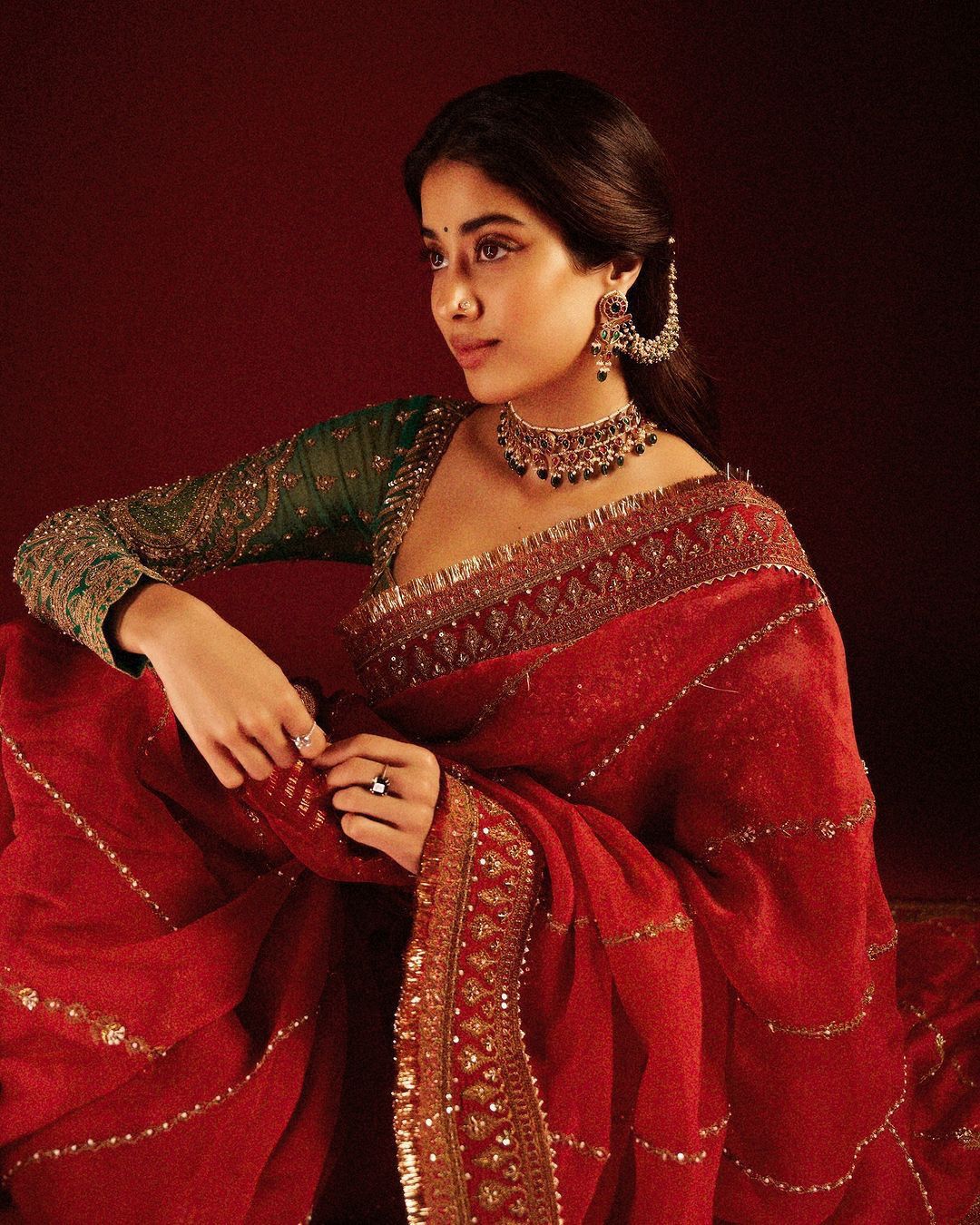 Janhvi’s Glam Look for Your BFF’s Bash Janhvi’s Glam Look for Your BFF’s Bash