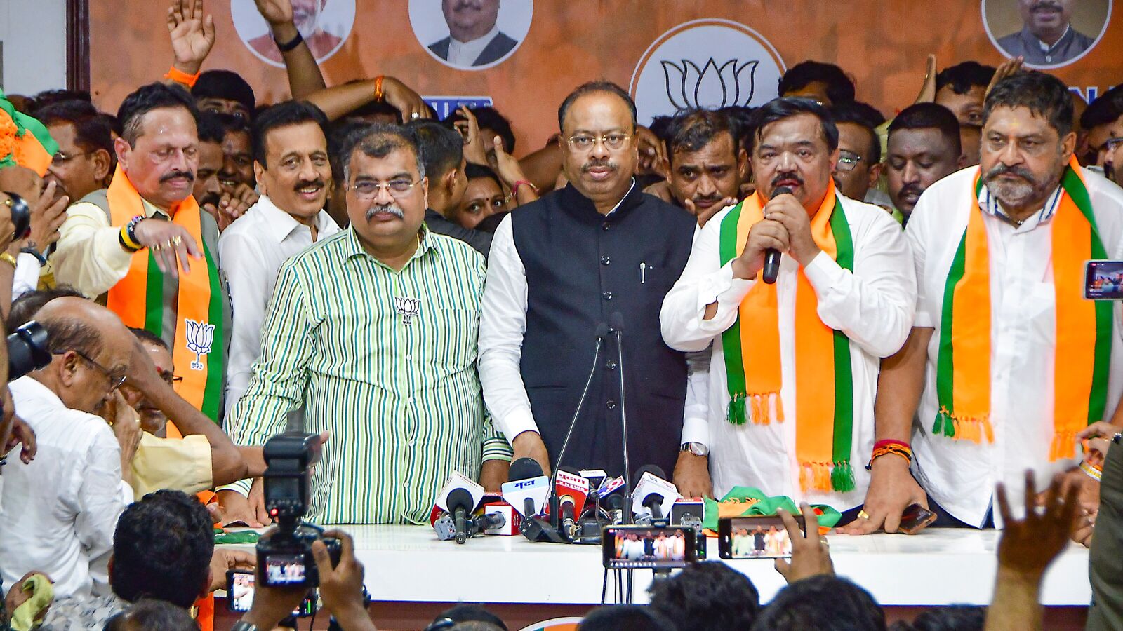 Maharashtra BJP to get new chief? Ex-minister Ravindra Chavan joins the race; CM says ‘happy he filed nomination’ Maharashtra BJP to get new chief? Ex-minister Ravindra Chavan joins the race; CM says ‘happy he filed nomination’