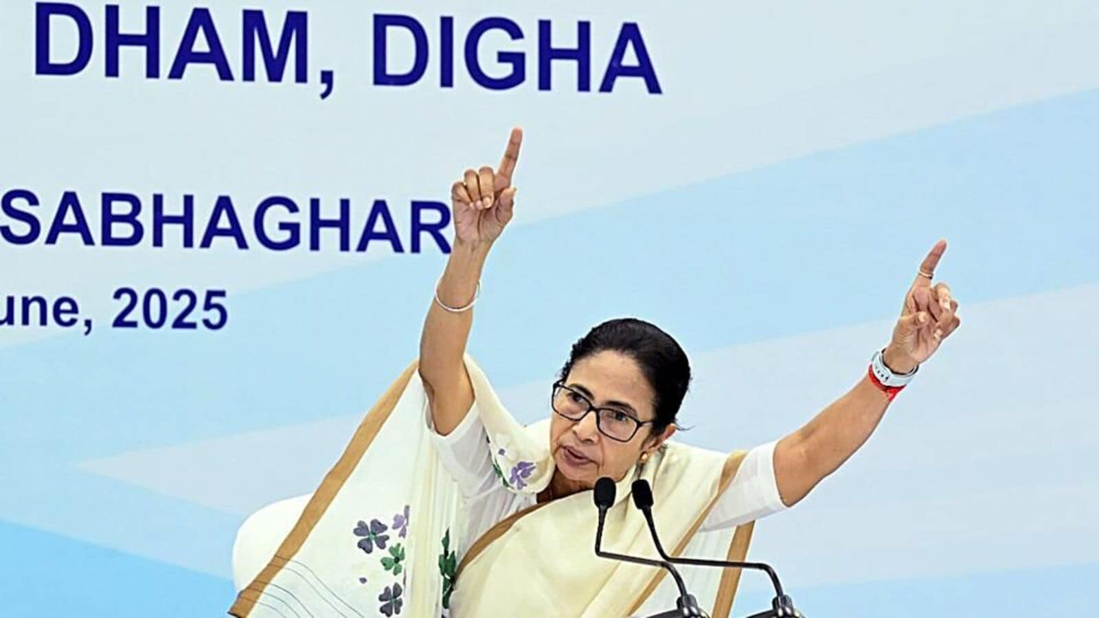 ‘They want to delete names of valid voters’: Mamata Banerjee accuses EC of trying to ‘implement NRC through backdoors’ ‘They want to delete names of valid voters’: Mamata Banerjee accuses EC of trying to ‘implement NRC through backdoors’