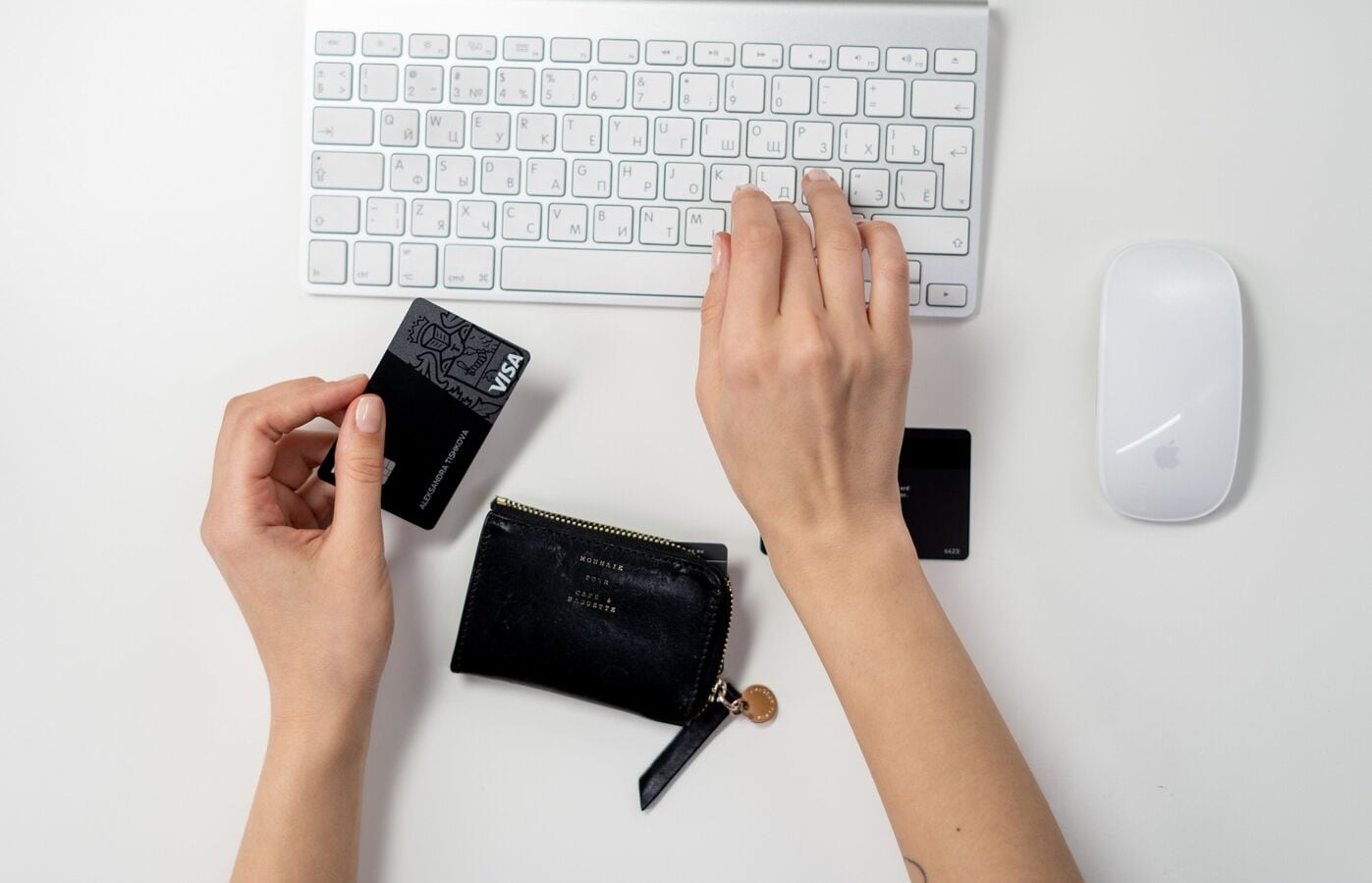 Credit Cards: THESE cards do not charge any annual fee. Check the list Credit Cards: THESE cards do not charge any annual fee. Check the list