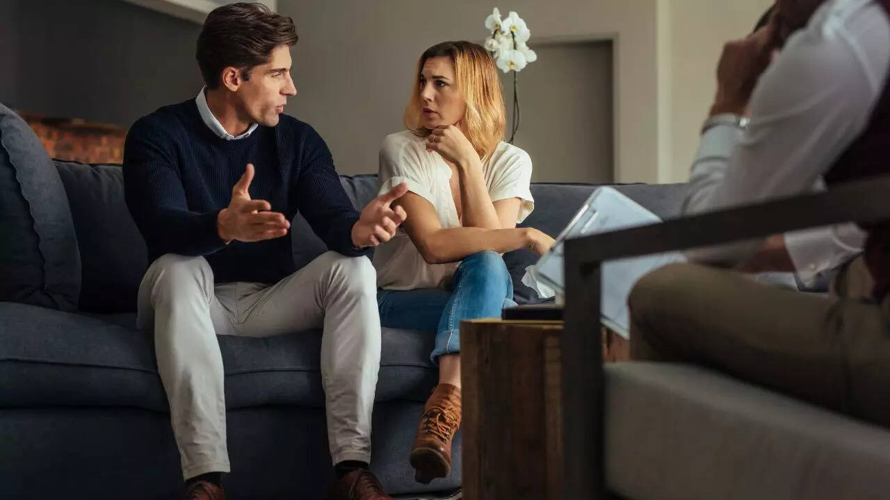 5 subtle signs of toxic communication- And how to deal with it 5 subtle signs of toxic communication- And how to deal with it