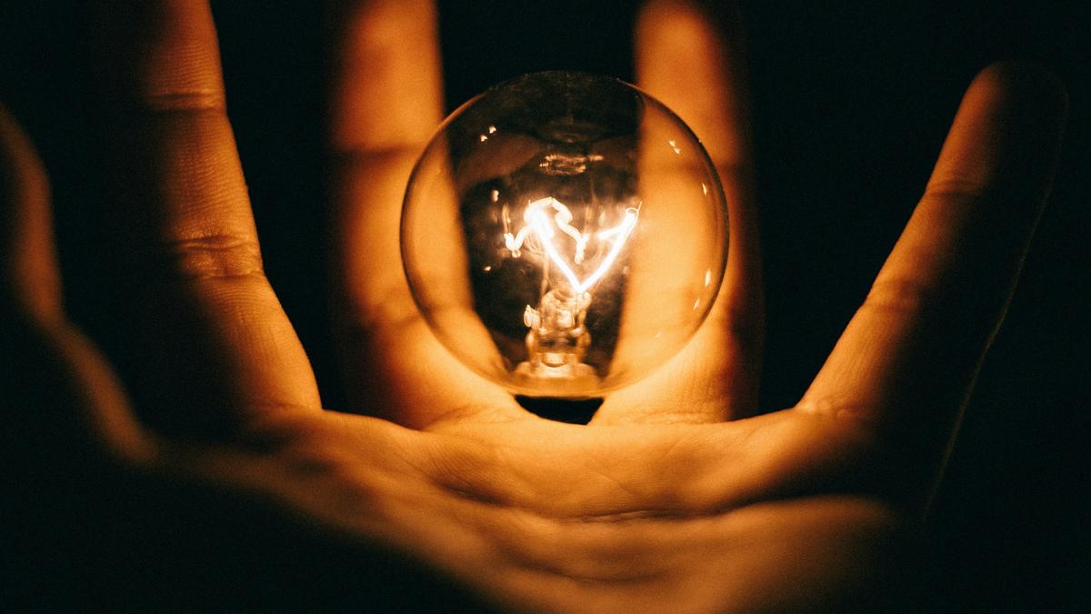 Scientists ‘freeze’ light into a supersolid using ‘quantum theatre’ Scientists ‘freeze’ light into a supersolid using ‘quantum theatre’