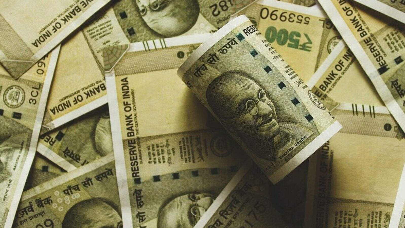 Rupee hits two-week high as US dollar weakens on Trump’s attack on Fed chief Jerome Powell Rupee hits two-week high as US dollar weakens on Trump’s attack on Fed chief Jerome Powell