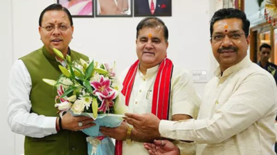 Uttarakhand CM Dhami welcomes newly elected BJP state president Mahendra Bhatt | India News