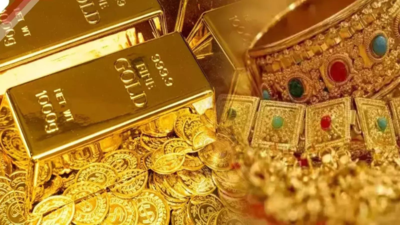 Gold rate today: Yellow metal drops Rs 600 to Rs 99,020 per 10g; Silver plunges Rs 1,000 amid global cues Gold rate today: Yellow metal drops Rs 600 to Rs 99,020 per 10g; Silver plunges Rs 1,000 amid global cues