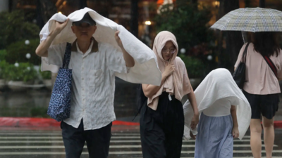 Typhoon Danas hits Taiwan: 2 killed, hundreds injured; international flights cancelled Typhoon Danas hits Taiwan: 2 killed, hundreds injured; international flights cancelled
