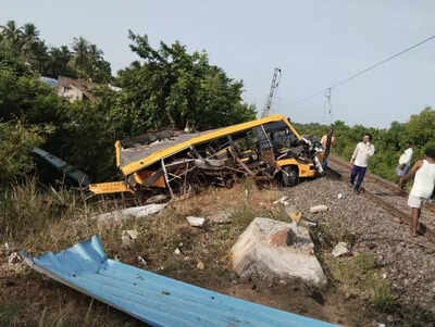 Tamil Nadu: Train hits school bus in Cuddalore; several children feared dead | India News Tamil Nadu: Train hits school bus in Cuddalore; several children feared dead | India News