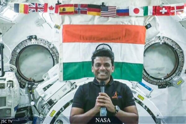 How Astronauts Talk To People On Earth: No Mobile Network, No Cables – Then How Does It Work? | Science & Environment News How Astronauts Talk To People On Earth: No Mobile Network, No Cables – Then How Does It Work? | Science & Environment News