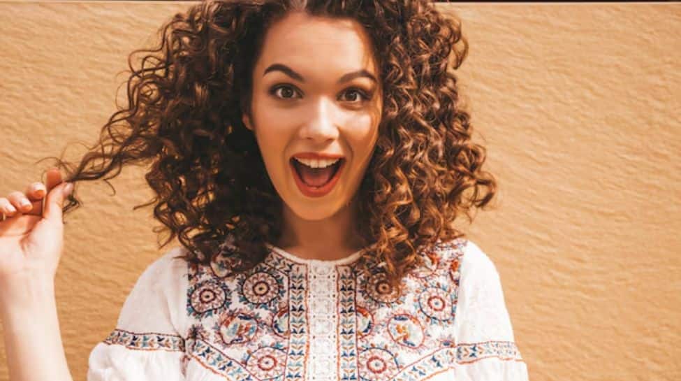 Curly Hair In The Heat: How To Keep Your Curls Defined And Hydrated | Beauty/Fashion News
