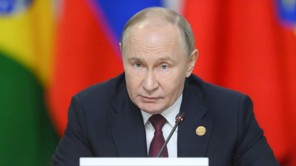 Putin’s Mystery Call: Drops Everything And Rushes Off Stage At Event, Video Goes Viral | WATCH | World News Putin’s Mystery Call: Drops Everything And Rushes Off Stage At Event, Video Goes Viral | WATCH | World News