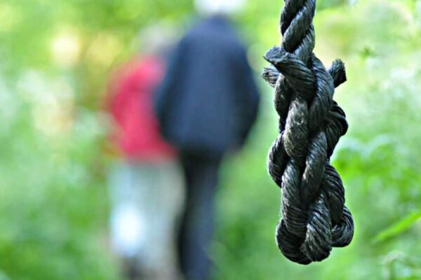 Bodies Of Couple Found Hanging From Tree In Jharkhand’s Giridih, Police Suspect Love Affair | India News Bodies Of Couple Found Hanging From Tree In Jharkhand’s Giridih, Police Suspect Love Affair | India News