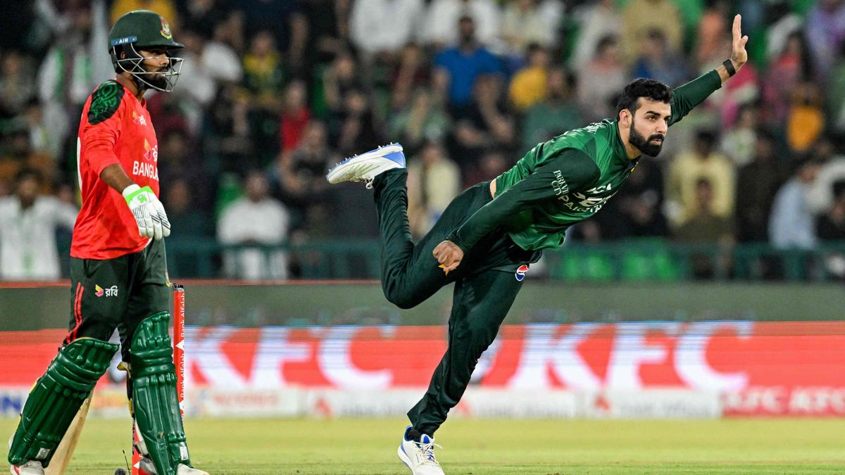 Pakistan’s white-ball vice-captain Shadab faces lengthy layoff due to shoulder injury Pakistan’s white-ball vice-captain Shadab faces lengthy layoff due to shoulder injury