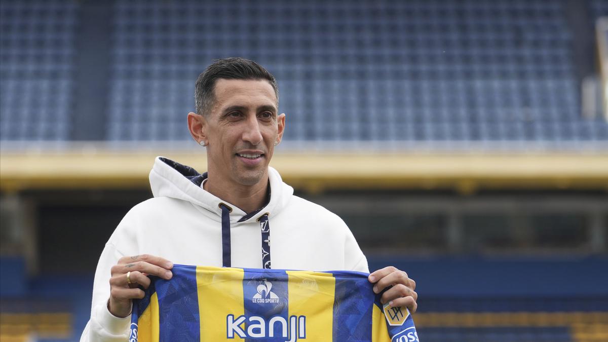 Angel Di María makes emotional return to Rosario Central after 18 years in Europe