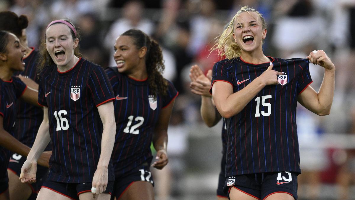 Claire Hutton scores first international goal to help the United States beat Canada 3-0