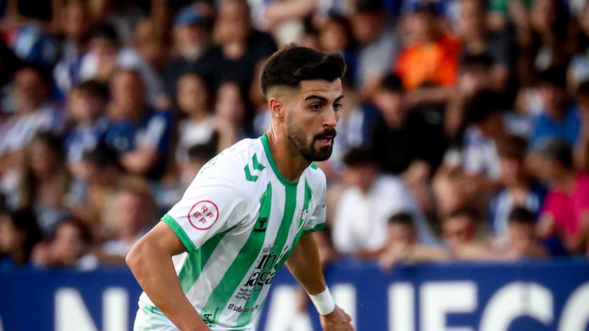 Who is Chema Nunez, the Spanish midfielder who has joined NorthEast United FC