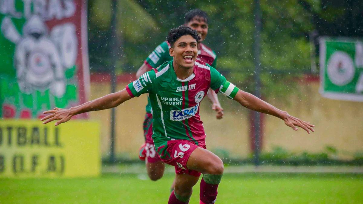 Calcutta Football League 2025-26: Mohun Bagan Super Giant beats Railway FC 2-0 Calcutta Football League 2025-26: Mohun Bagan Super Giant beats Railway FC 2-0