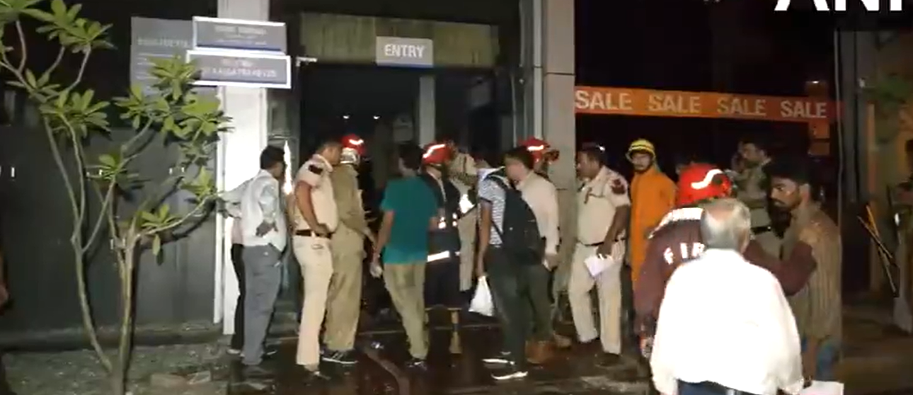 Delhi blaze: Fire at Vishal Mega Mart in Karol Bagh – video | India News Delhi blaze: Fire at Vishal Mega Mart in Karol Bagh – video | India News